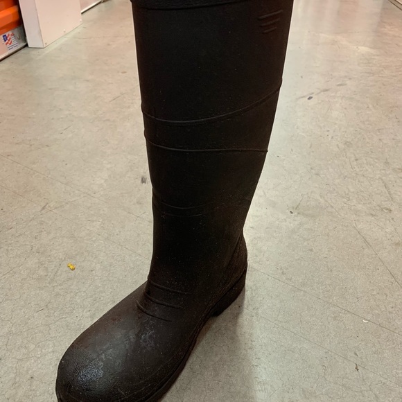 Rain Boots - Picture 3 of 8